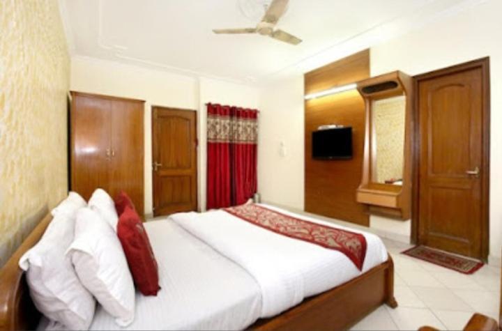 Hotel Paradise Chandīgarh Zewnętrze zdjęcie